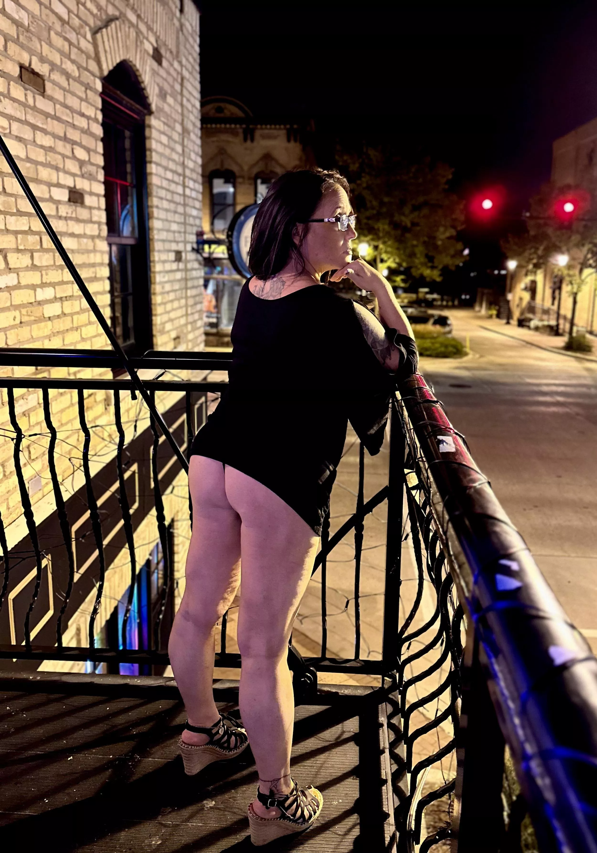 Would you stop your car to catch a peek?!