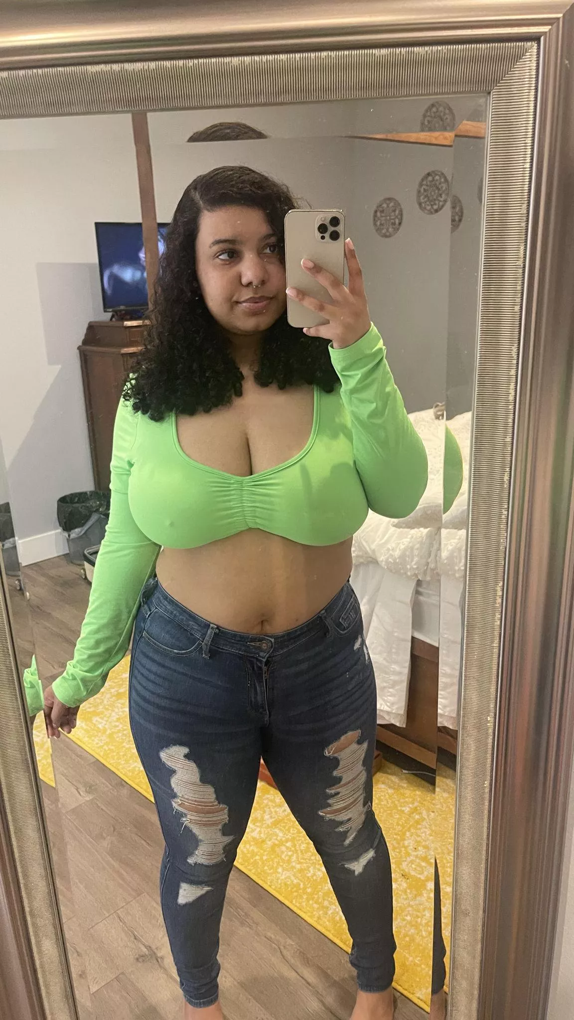 Am I girlfriend material 😅