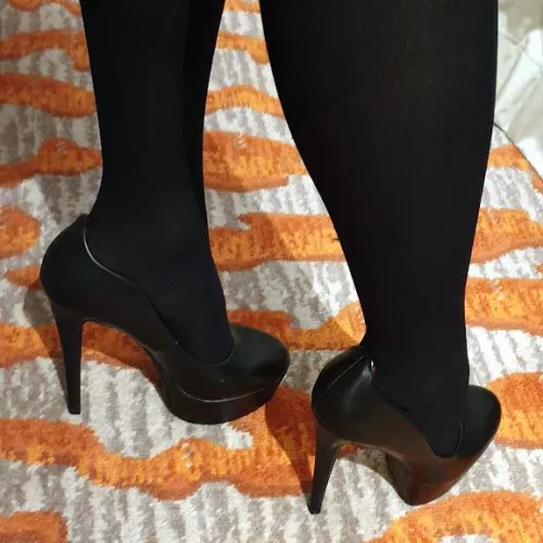 Black pantyhose with black platform at the hotel ;)