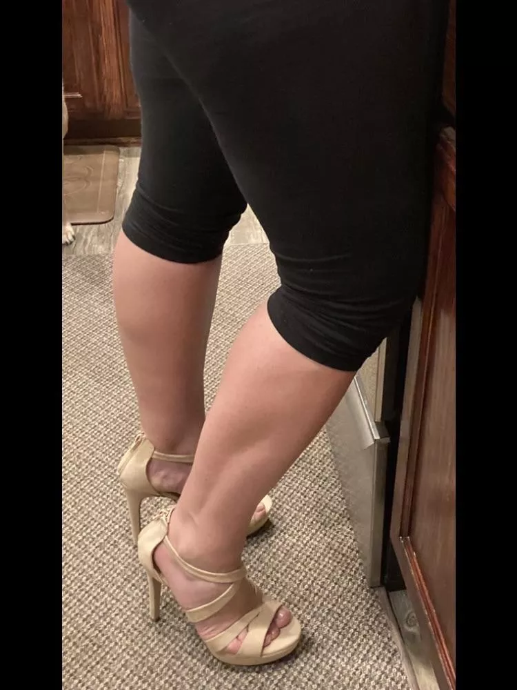 Dinner in heels 👩‍🍳 👠