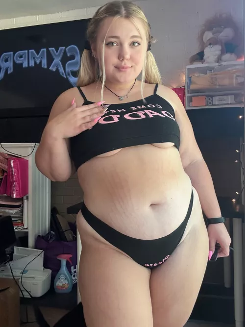 i hope im not distracting you at work, but i also kinda hope i am ;)