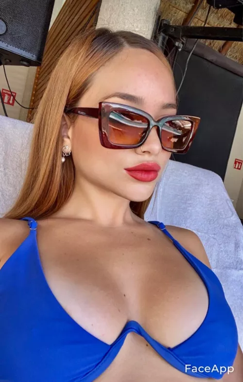 I'm 19 and 5'0... smash or pass?