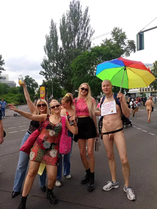 In public with 4 nice girls at Pride Berlin 2023, more + cfnm movies at my non-commercial website: mynudistlife.wixsite.com/bart, share with friends and elsewhere! Thx!