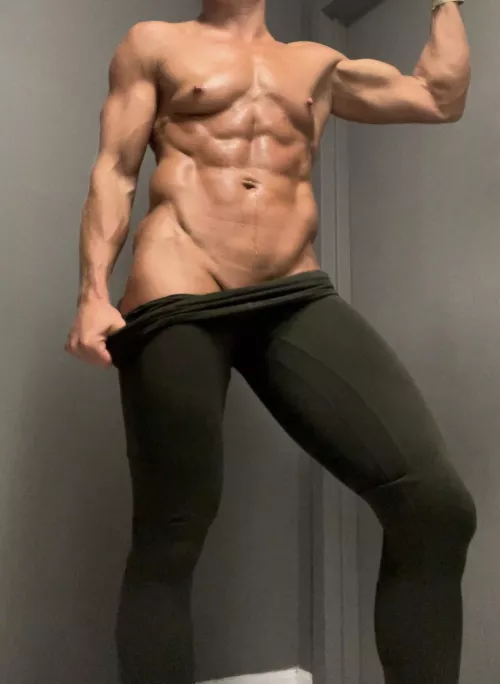 Is it the abs or the bicep flex that turns you on? 🔥💦