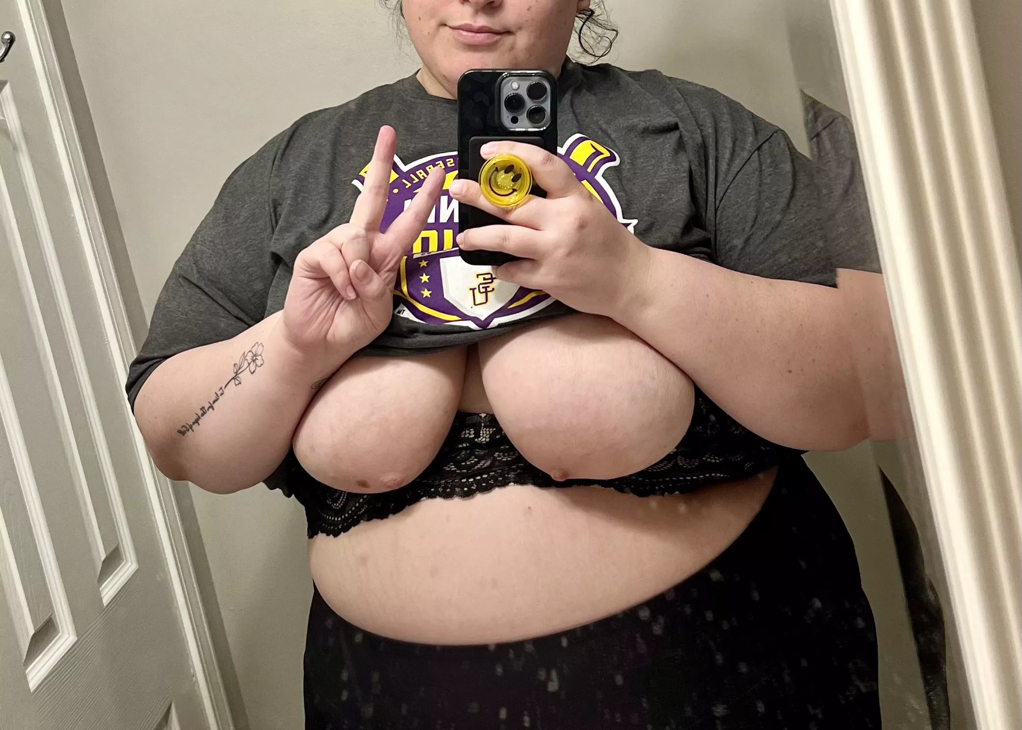 Just another high and horny Friday night 🥵