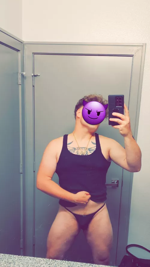 Thongs and Thighs 😈🤜