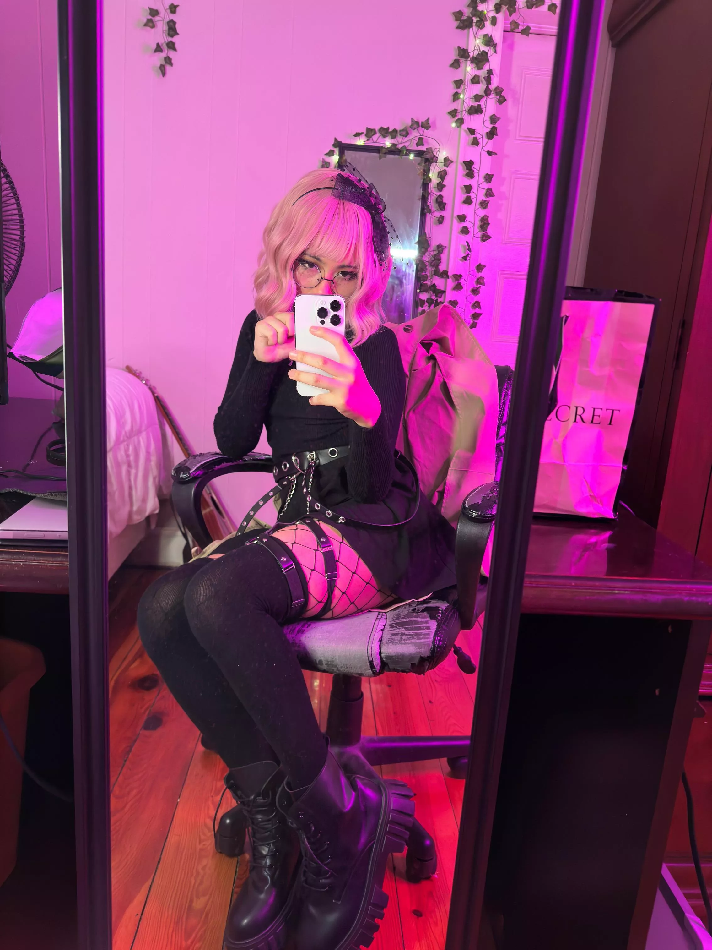 Went for a cute goth girl kinda vibe 🖤