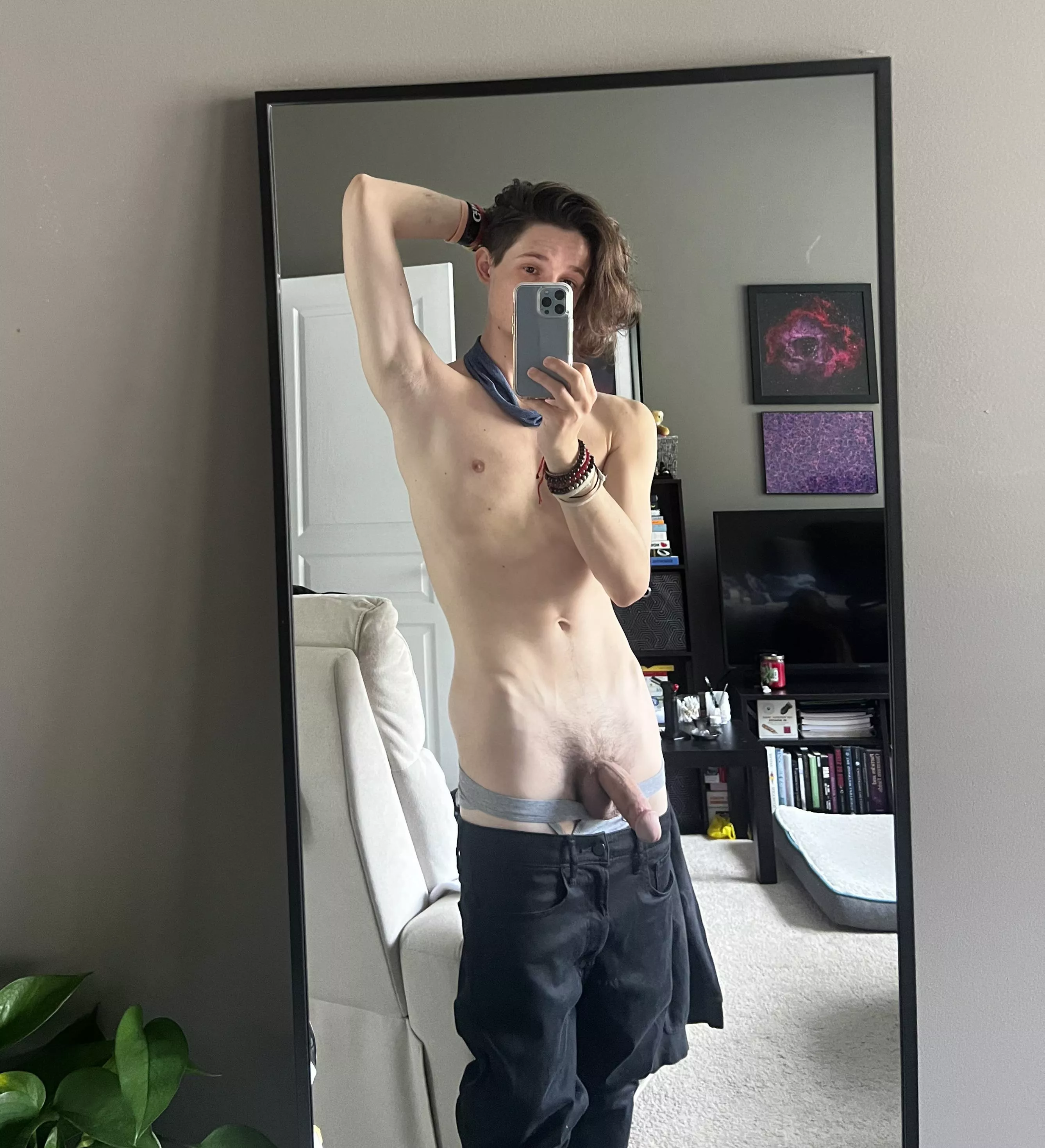 [22] the morning sun is the best lighting for nudes🙈