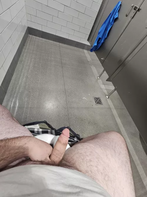 25 Jerking off on my Lunch break at work. Hmu if you wanna help me cum SC: KEEFFERS69
