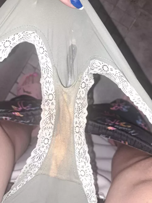 34 year old mom of 1! Masturbated with a remote control toy that My man loves to play with! Worn a day & a half!