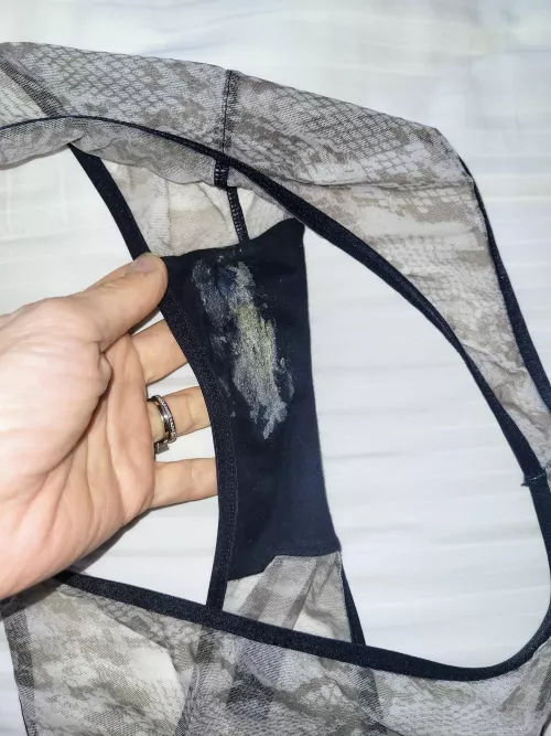 42 yr old mom of 4, 3 days of wearing & masturbating