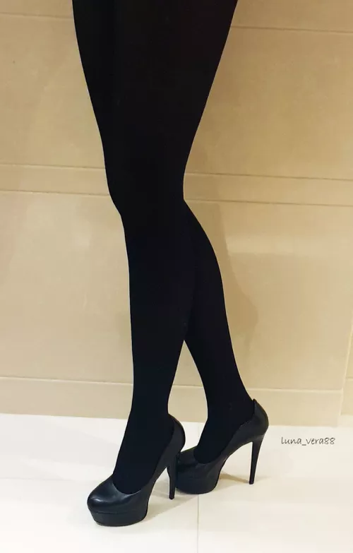 Another in the hotel with black heels&pantyhose, in front of the mirror... before wearing skirt and head out;)