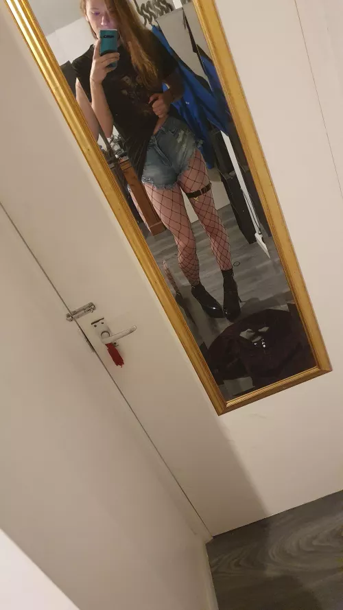 Couldn't decide wht to wear 🥲