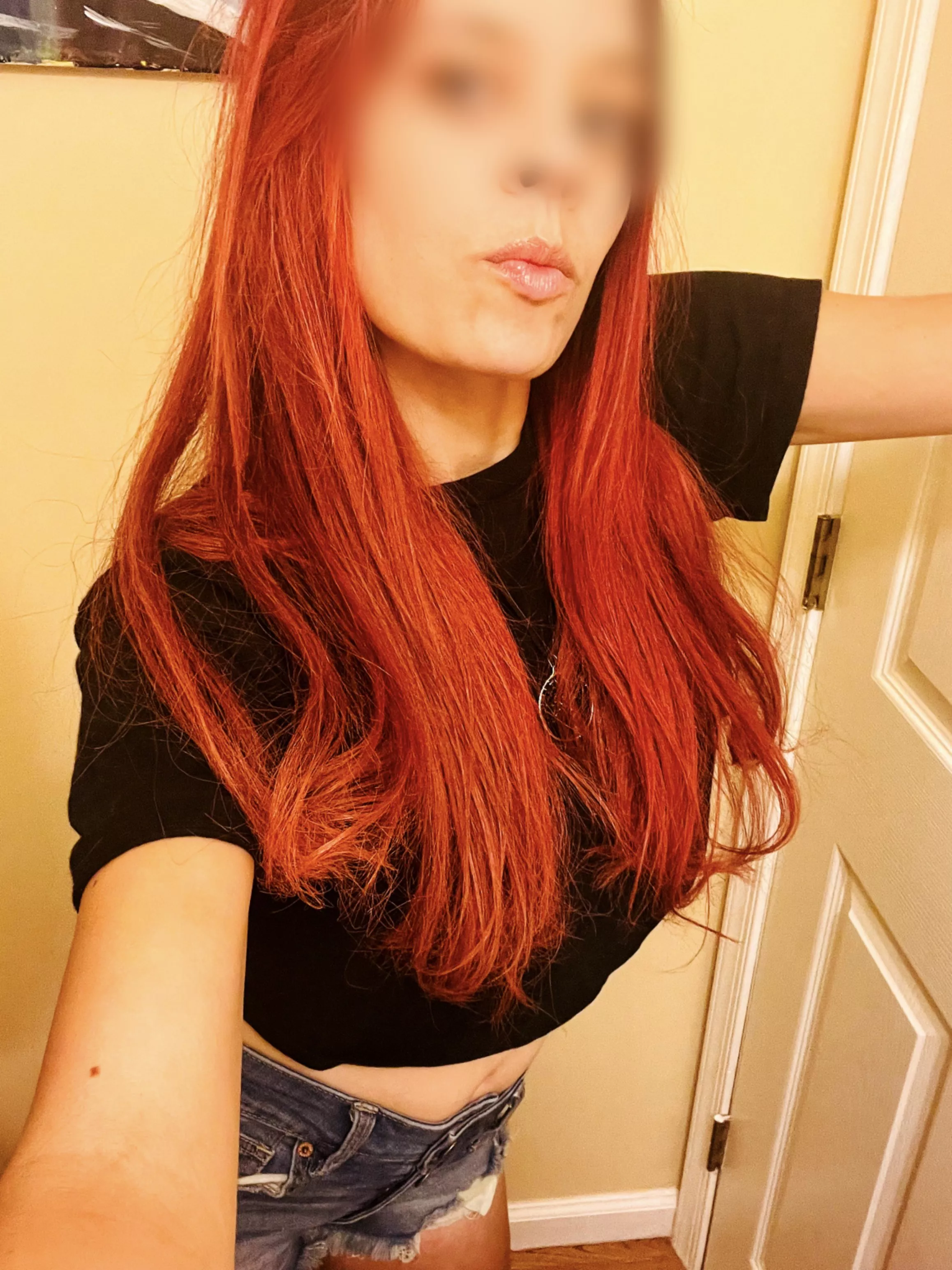 Crop top bathroom selfie ❤️