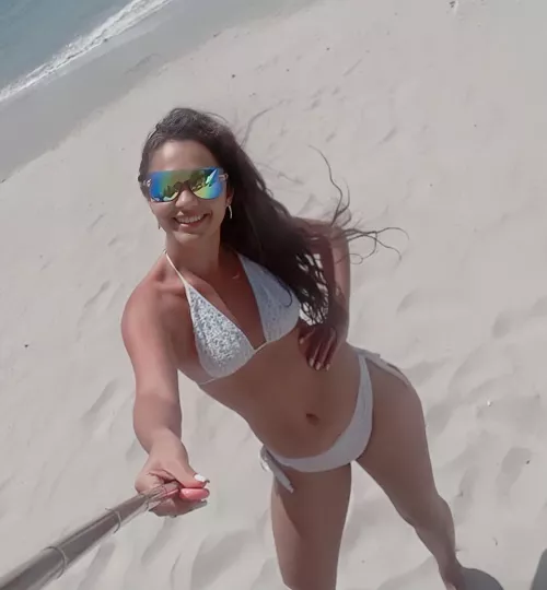 Happy beach day, come with me