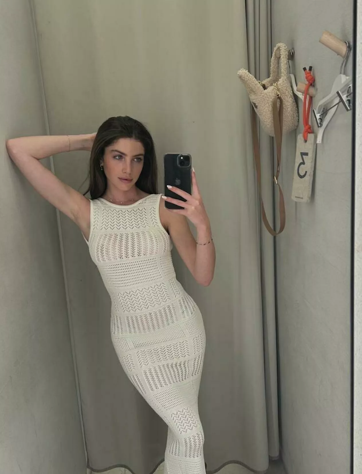 How's this one look on me 🤍