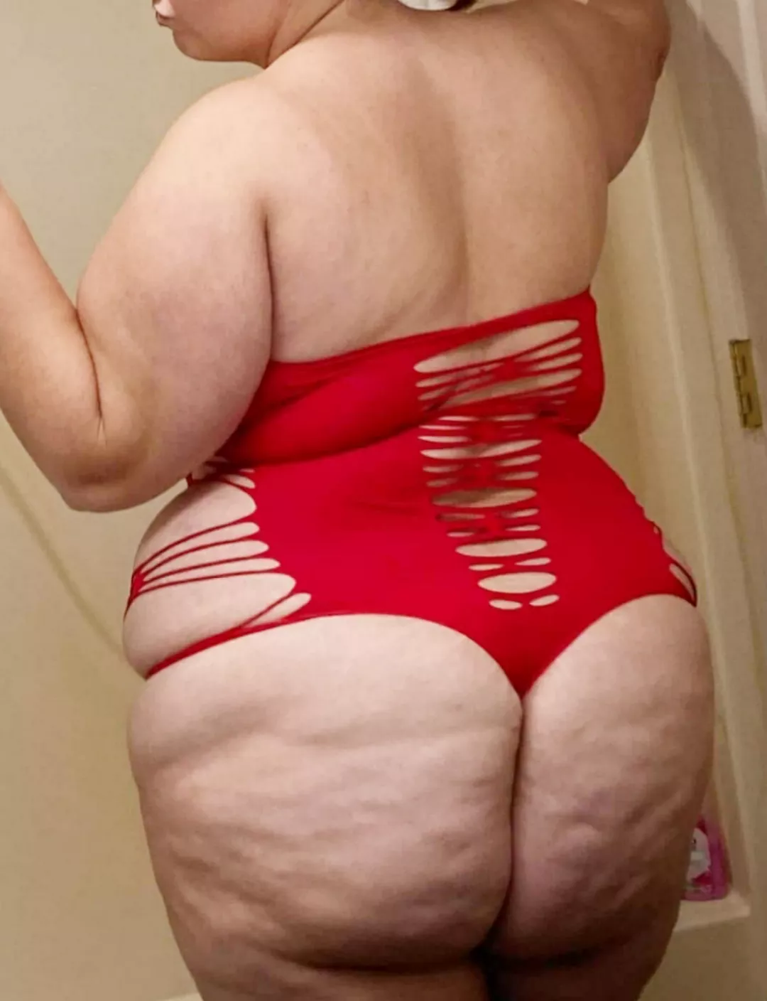 Hubby hasn't fucked me in months, will you come fill my needs? 🥵