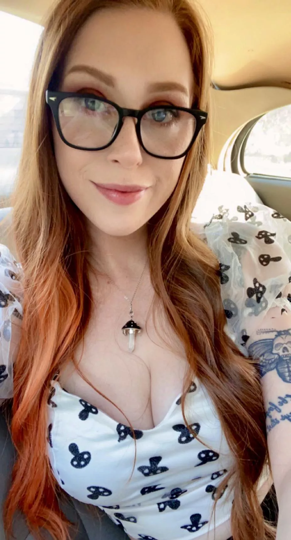 I feel cuter with my glasses 🤓 [F]