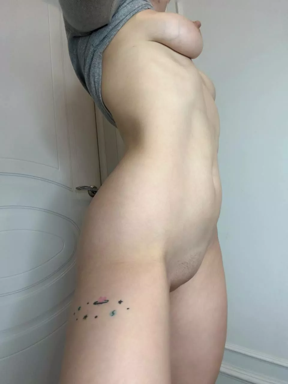 [IMG] My tummy deserves your hot load