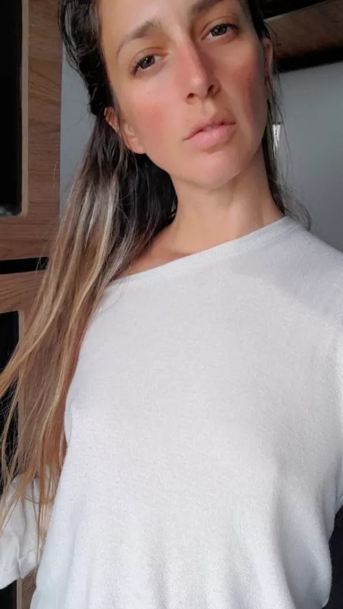 Look at my little mouth... do you want it?