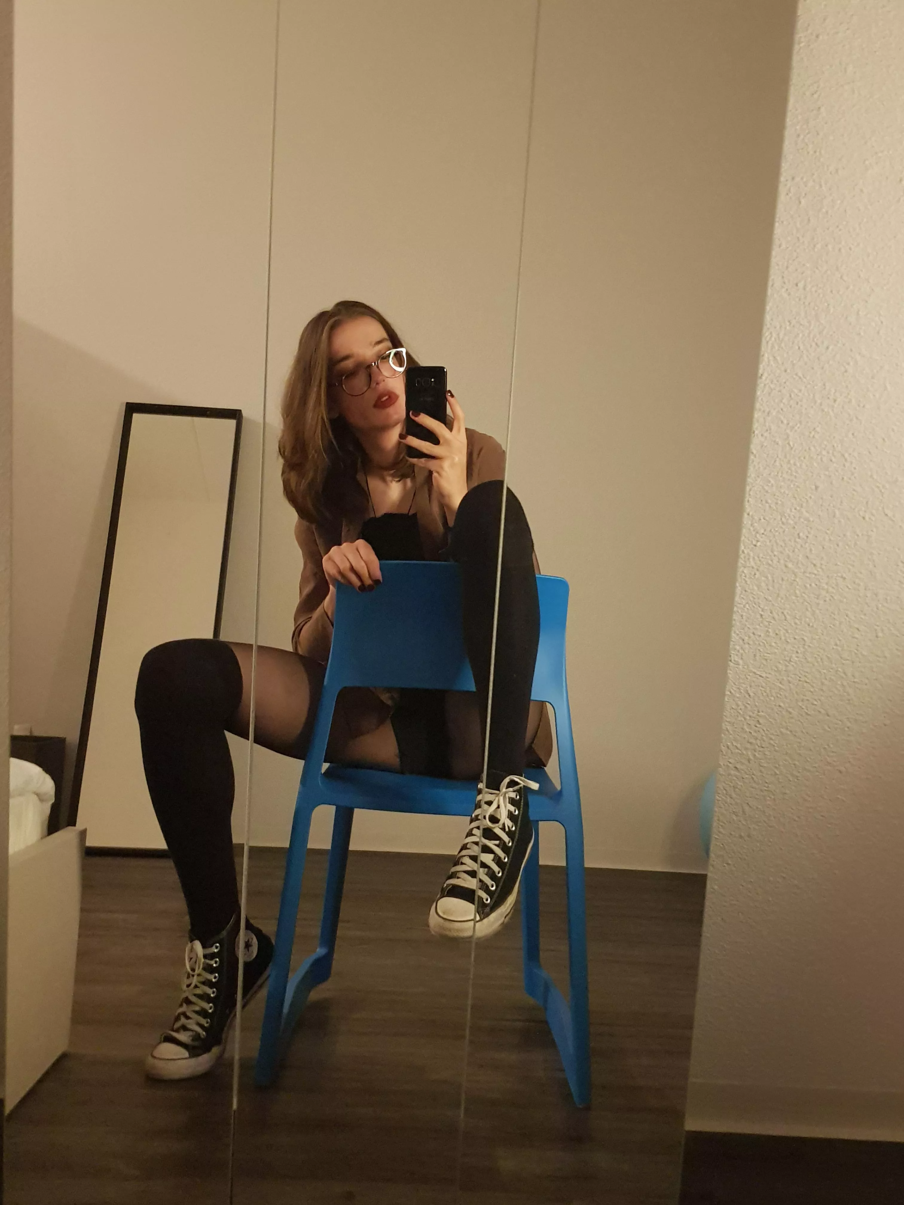 New mirrors and new pictures!