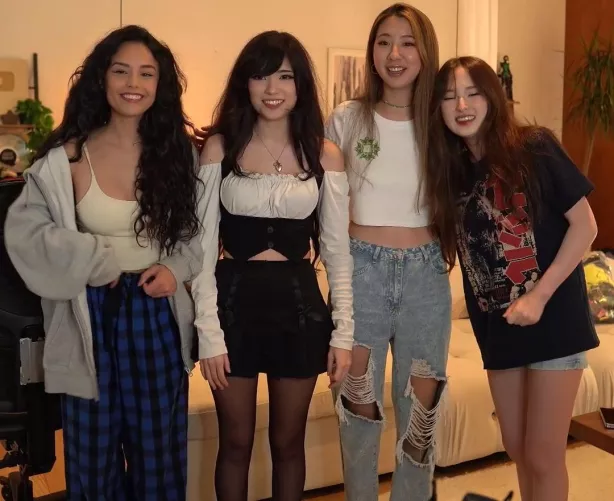 Pre cosplay (Rae, Emiru, Leslie, Tina)