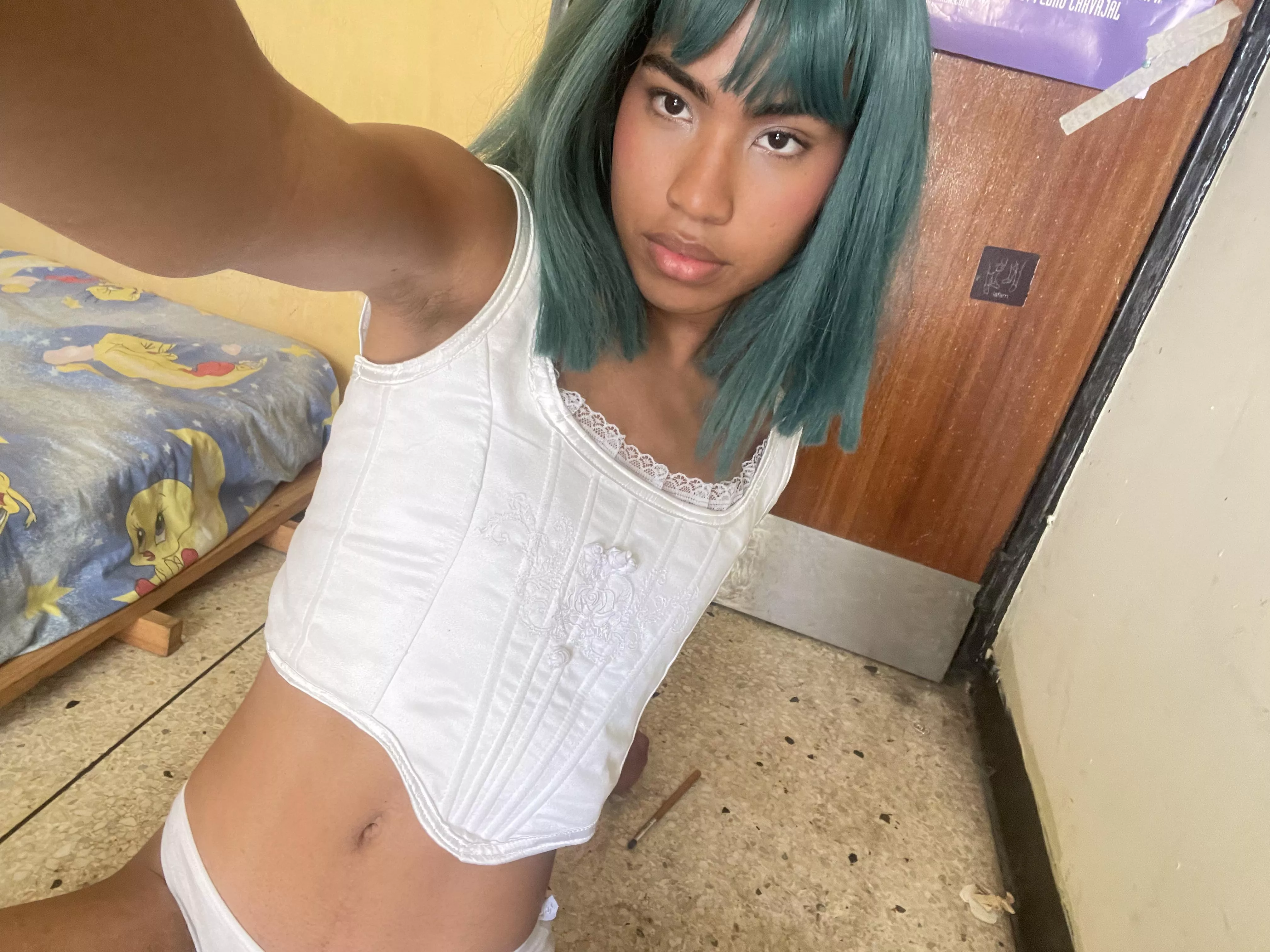 some straight man who wants to see my cock