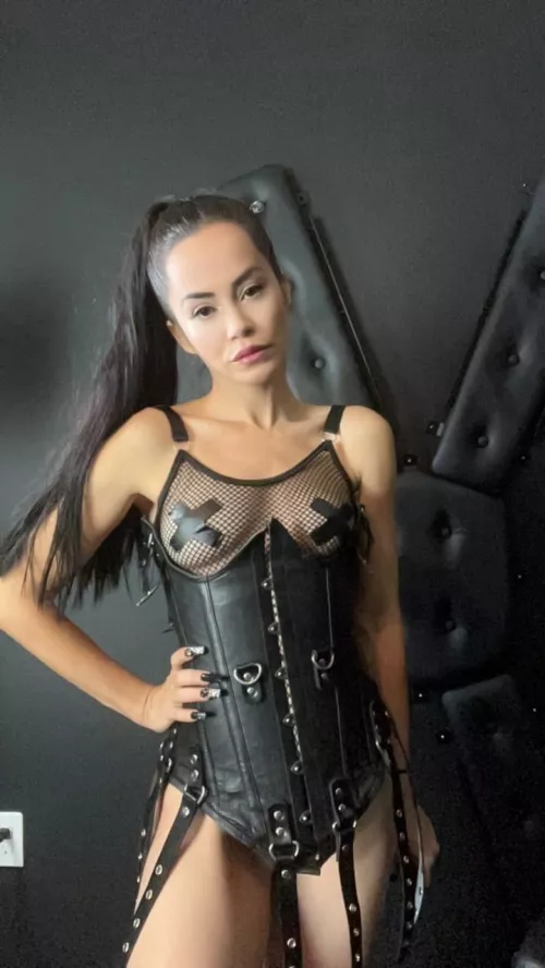 The Domme is back, Mistress Naomi's humiliation starts tonight...