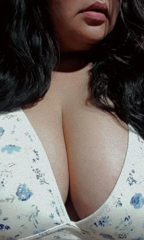 [t]hese double chin and big boobies needs some lovin'. bless this broquè bisssh. 💁🏻‍♀️