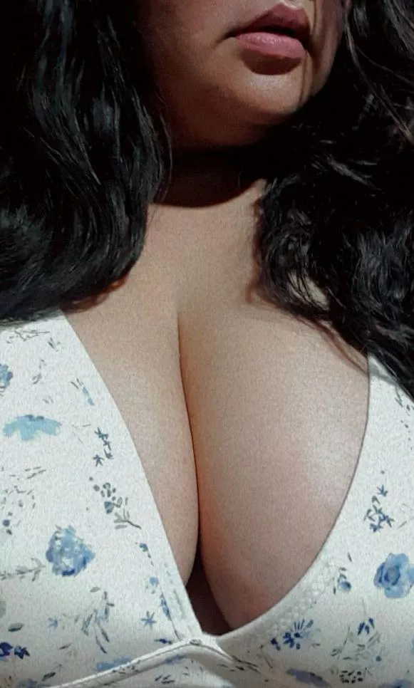 [t]hese double chin and big boobies needs some lovin'. bless this broquè bisssh. 💁🏻‍♀️