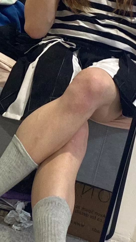 trans girl looking to compare with other trans girls, femboys or enbies :3