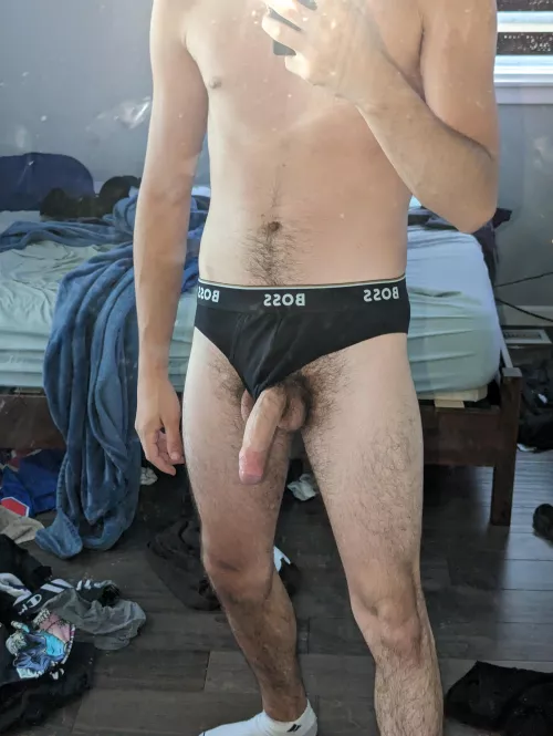Upvote if my 19 year old dick is bigger 🍆