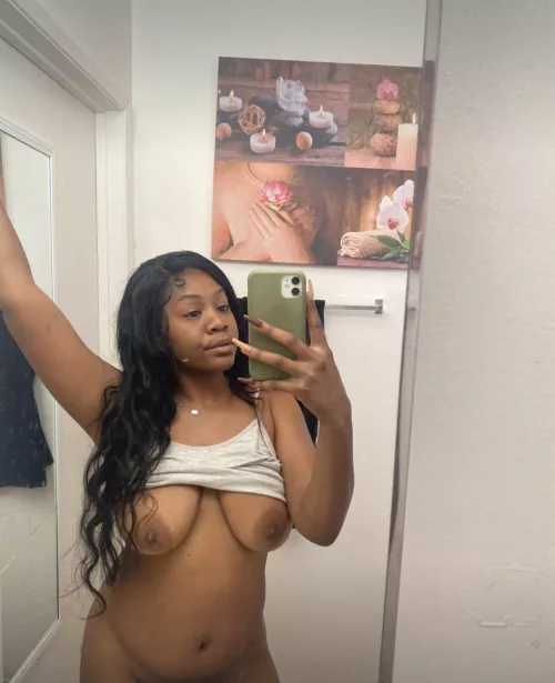 19, anyone up ? I’m showing off n….r body again 😽💕 kik/wickr: yayasonasty