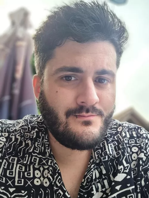 33 M UK any pc gamers around? I mainly play league of legends and FF14 or WoW. But also just happy for fellow nerds to befriend and chat with šš