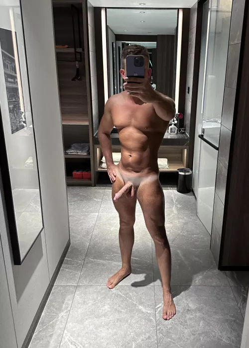 (35)checkup my tan line