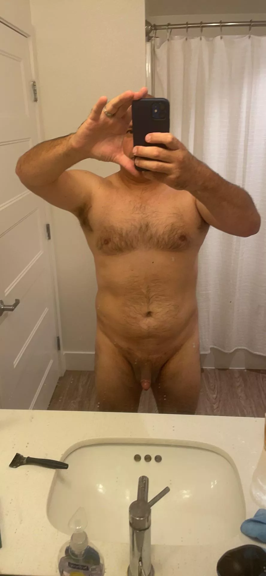 43 bi curious, Police Officer, who is a submissive, cuckold. Love to chat.