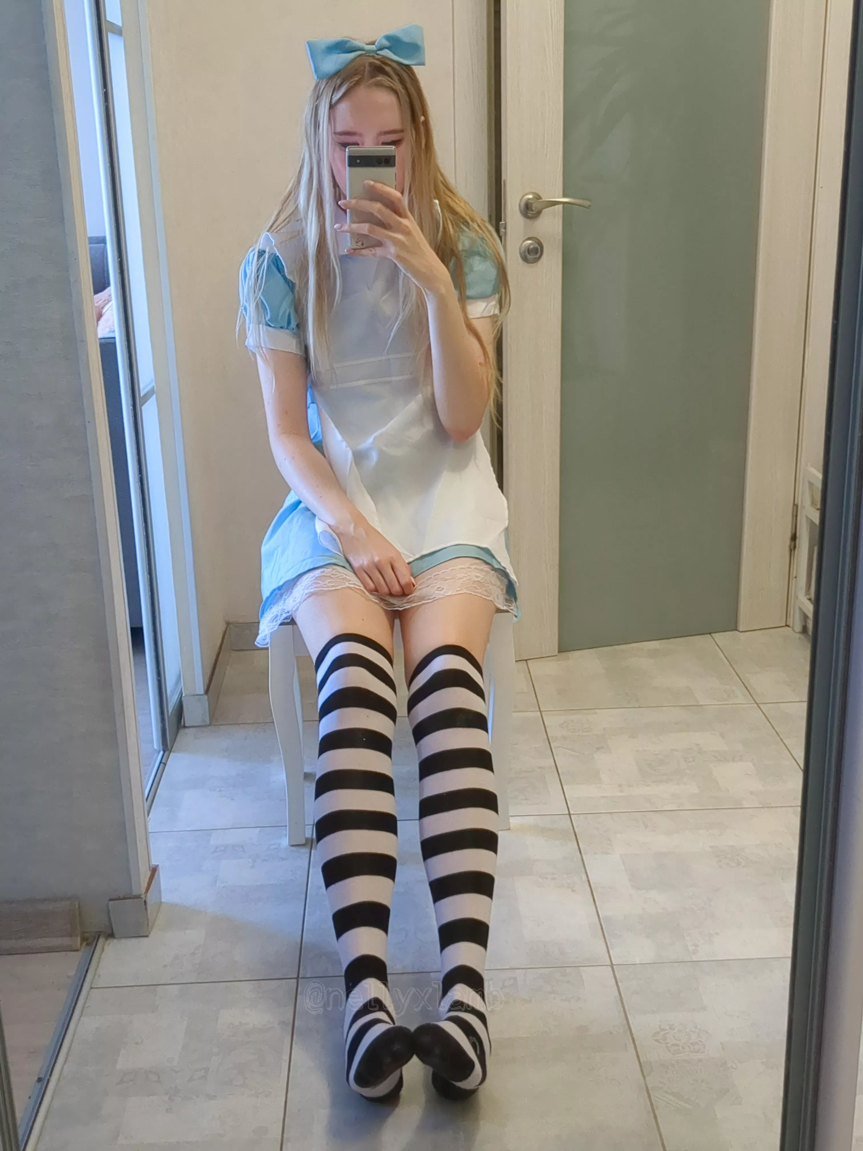 Alice in Wonderland by nellyxlamb