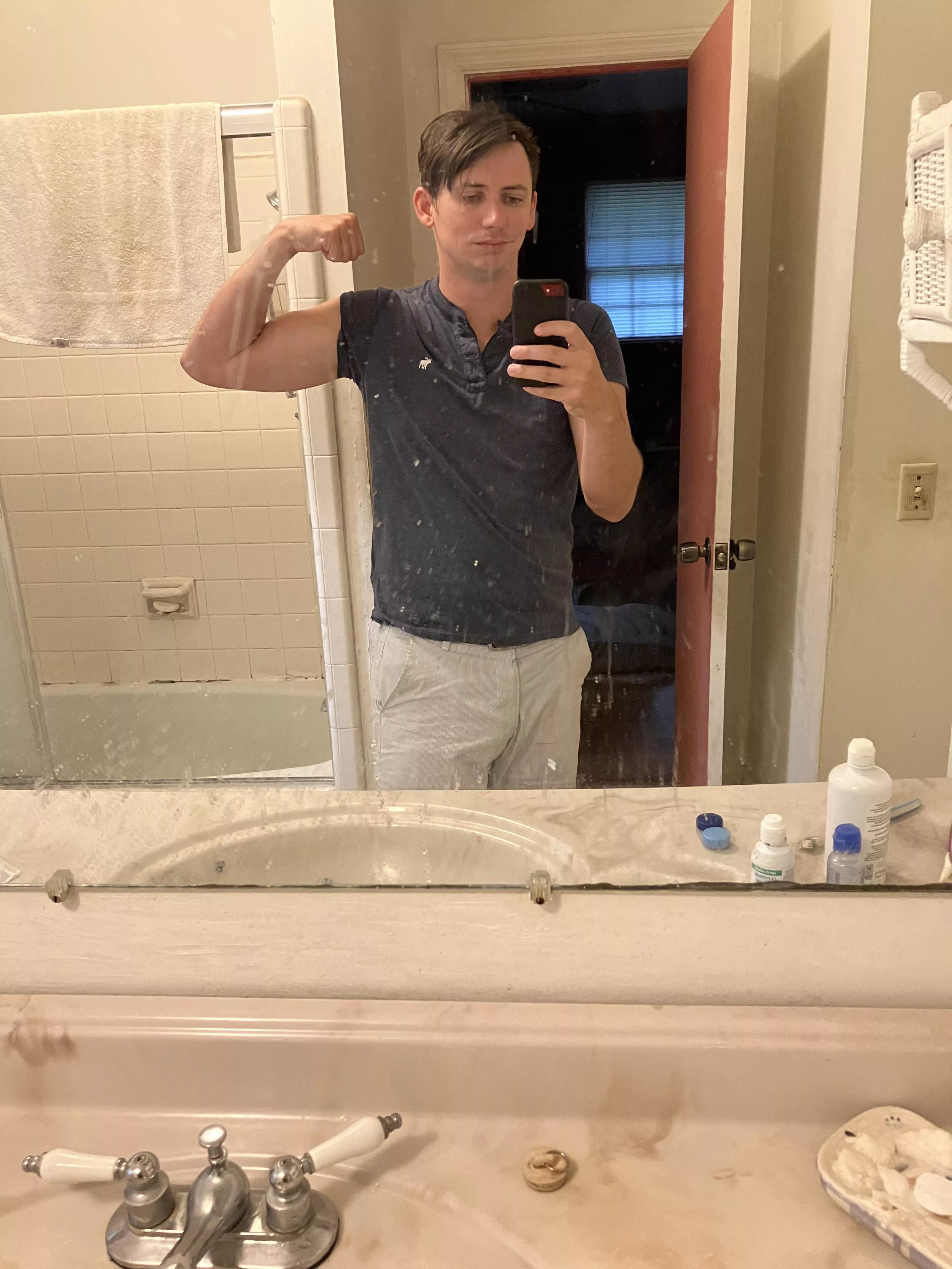 Been going to the gym more so hopefully that shows π€·π»ββοΈ DMs are welcome Been going to the gym more so hopefully that shows π€·π»ββοΈ DMs are welcome