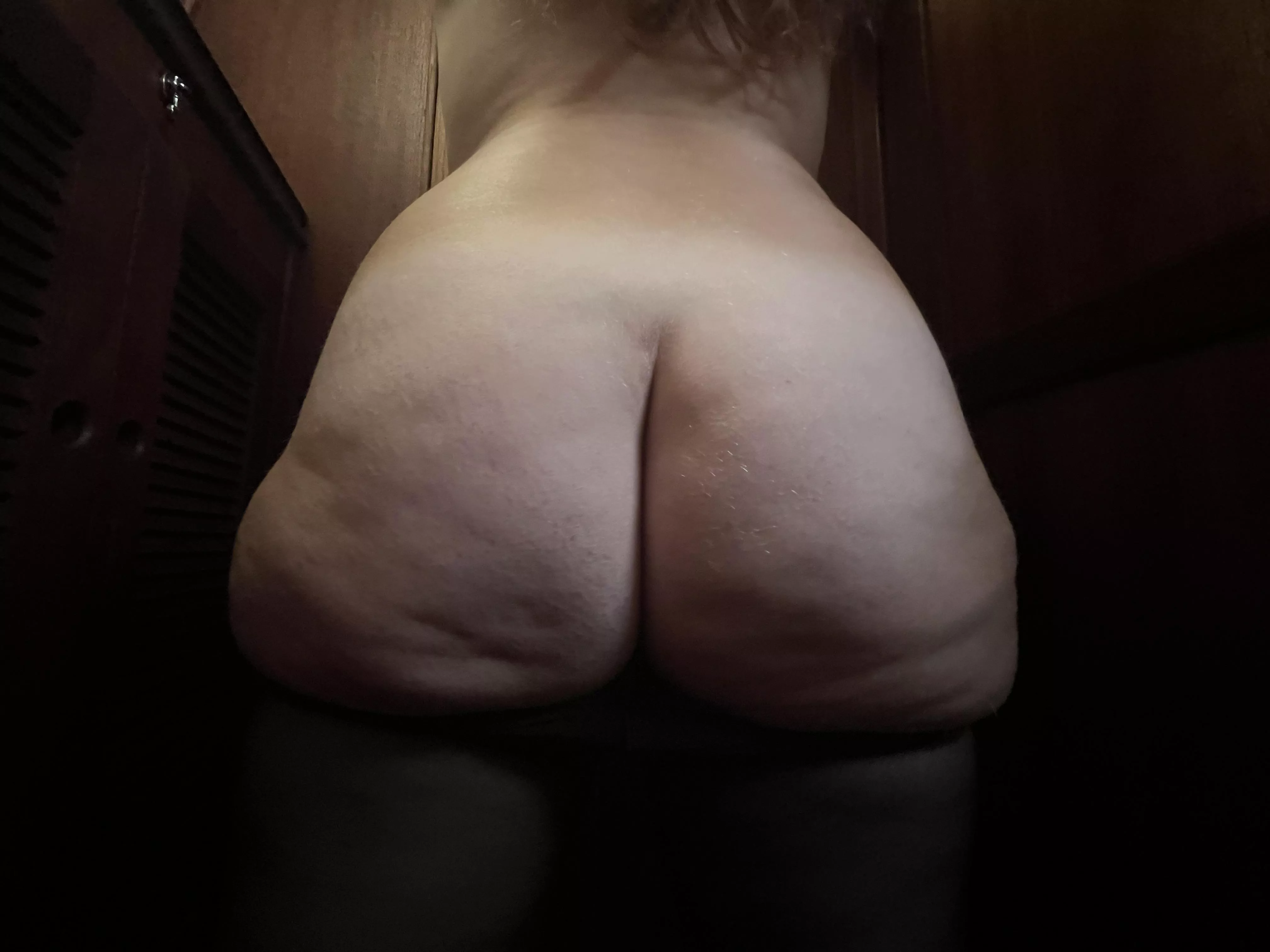 Big dimpled booty to smother you with.