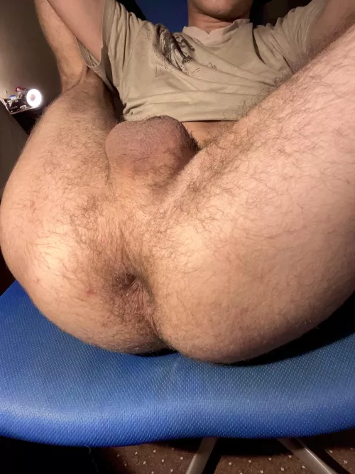 Come taste my hairy boy hole