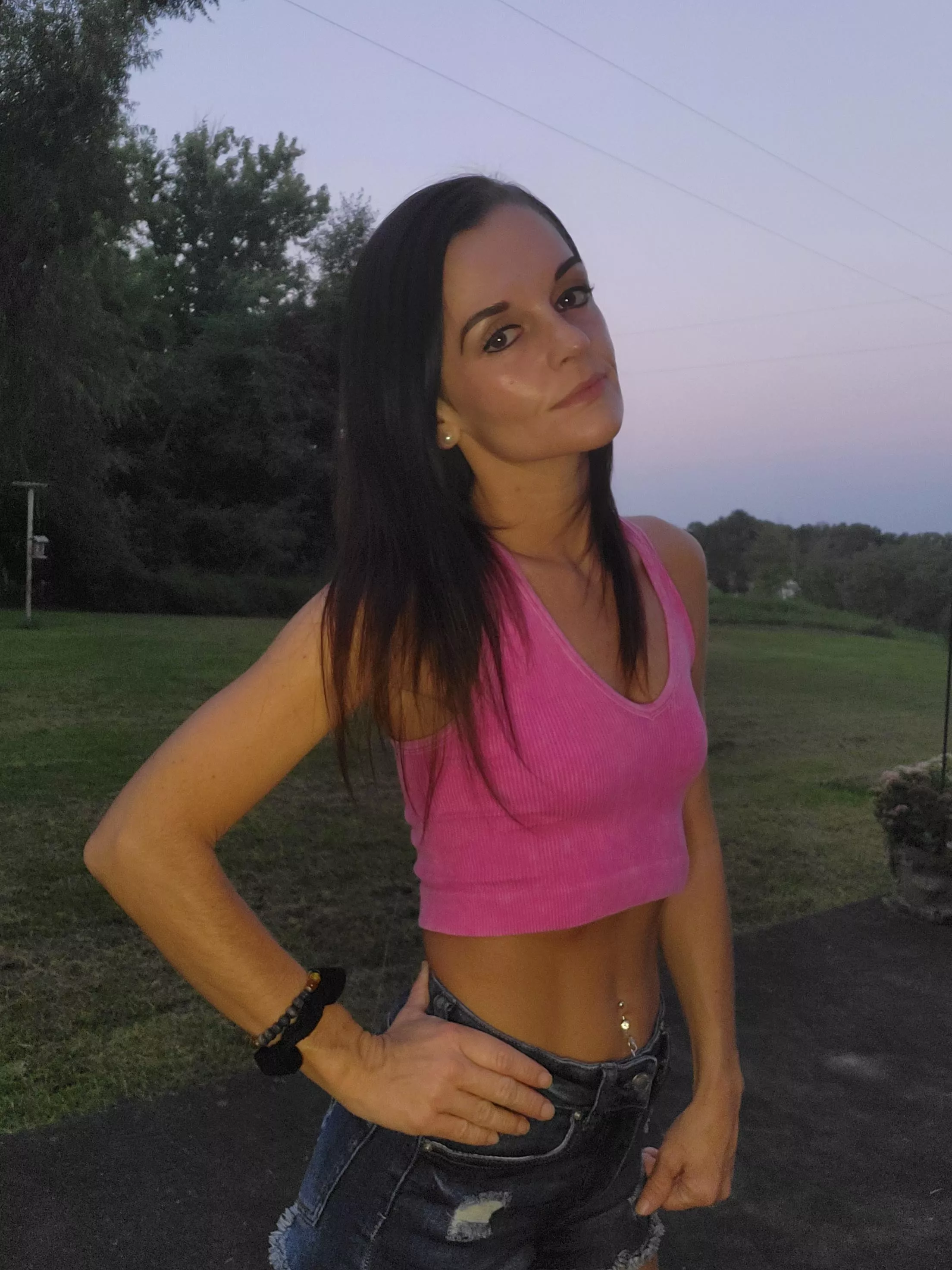 Crop tops are a necessity 👌