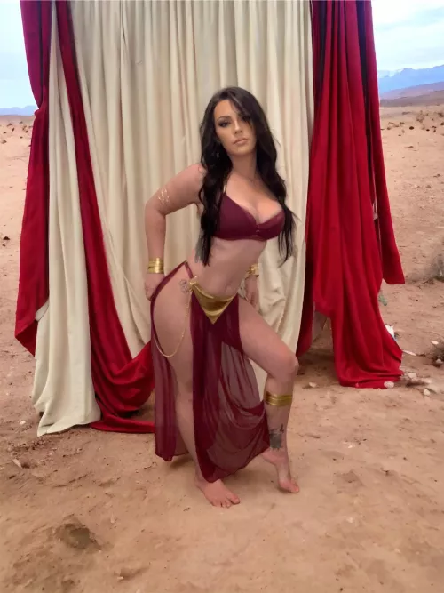 Desert temptress (miss_jackiedee)