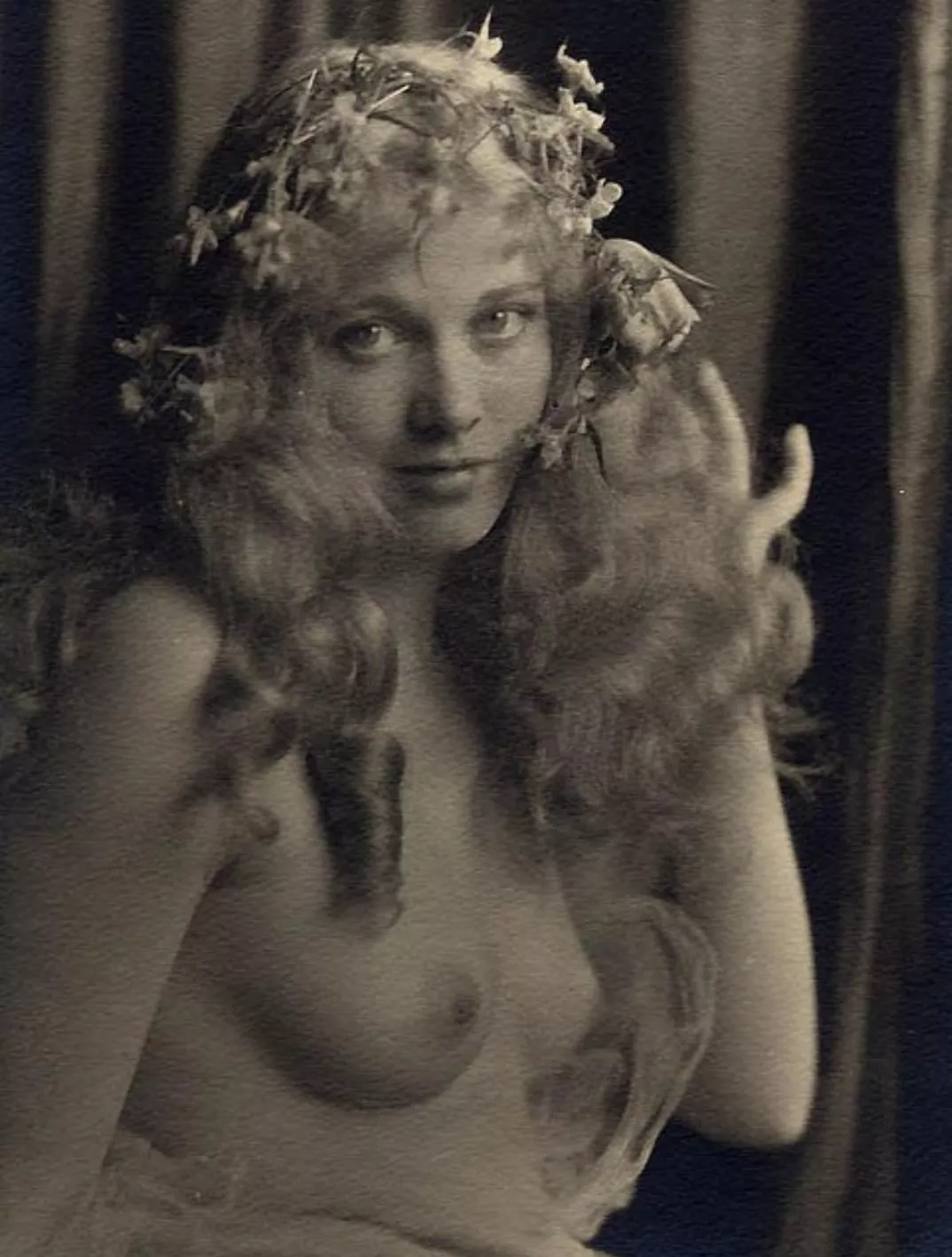 Esther Ralston, silent film star, pictured as a nymph or fairy in 1923 🖤