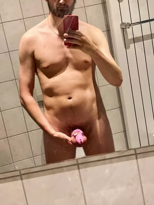 good boys stay locked up for Mommy :)