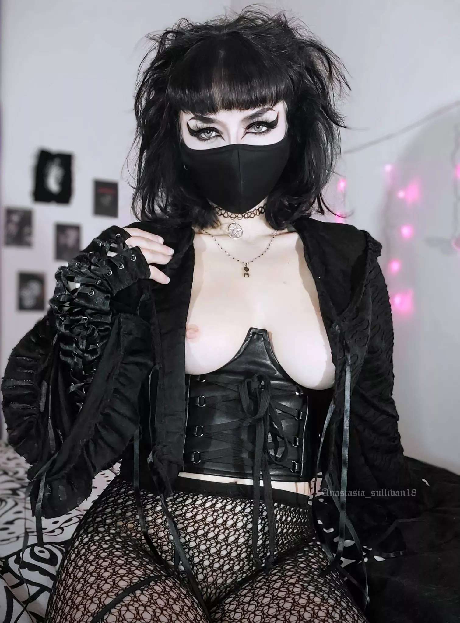 I'd love to be your dark mistress 🦇