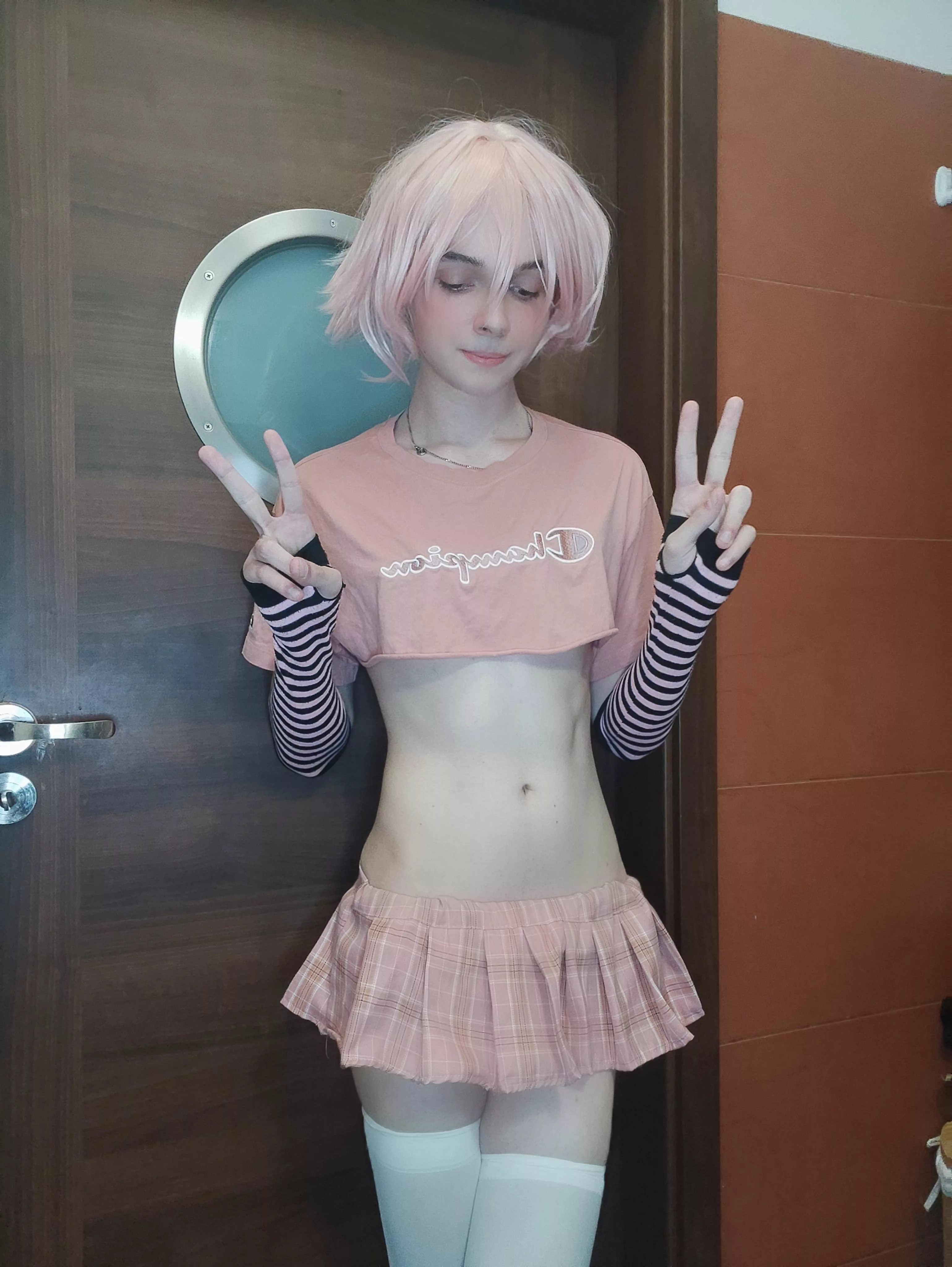 Say hi If u think I'm cute :3