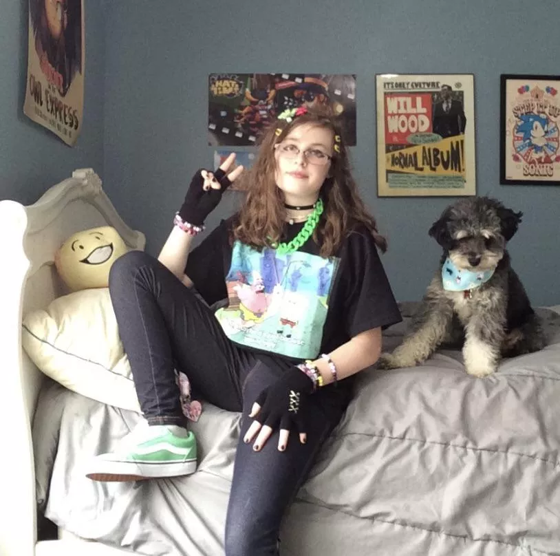 Say hi if you think I’m pretty, new 🫢 (yes my shoes are new and clean, dw 💛)