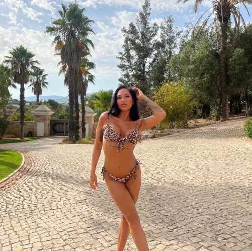 the name is Bella Black