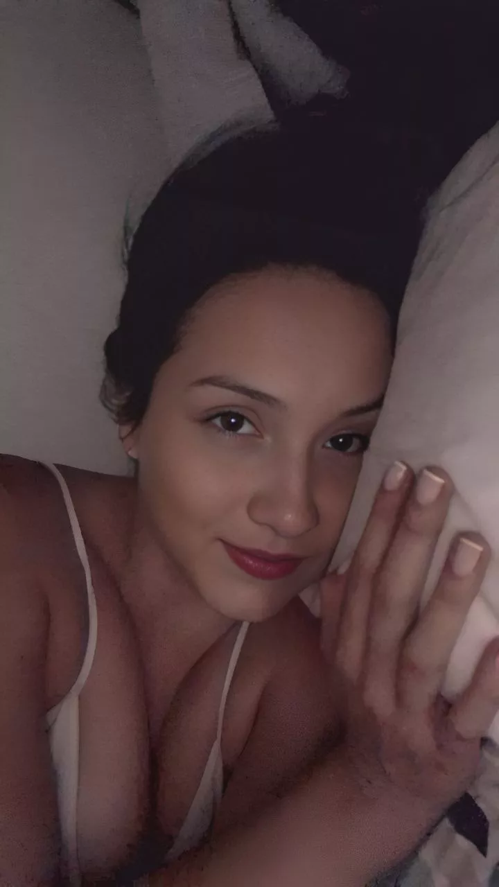 Today i don't feel like doing anything , I just wanna lay in my bed.