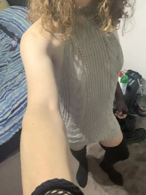 tried friend’s clothes on :3